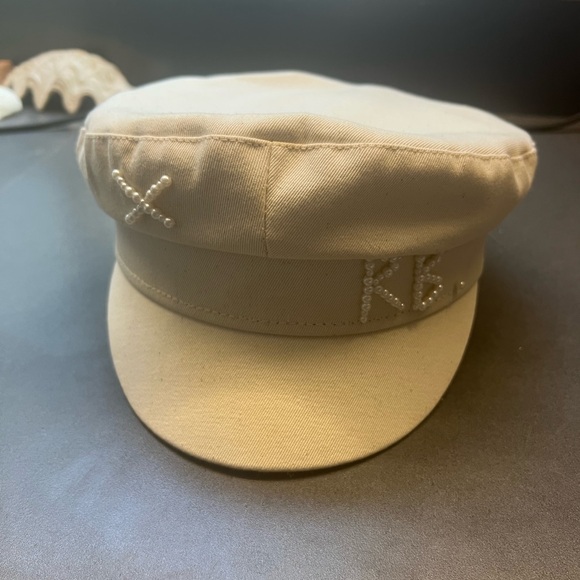 White cap Ruslan Baginskiy - Picture 1 of 7